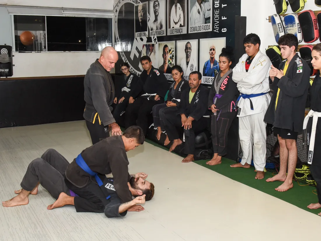 Tatame do Wave Fight durante uma aula de jiu-jitsu