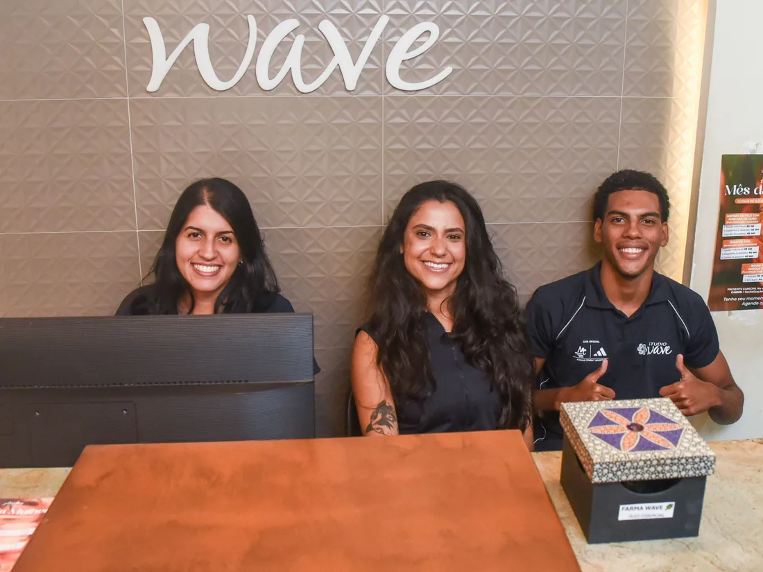 Equipe da Wave na recepcao do studio
